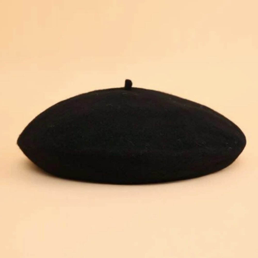 NWT Black Solid Beret